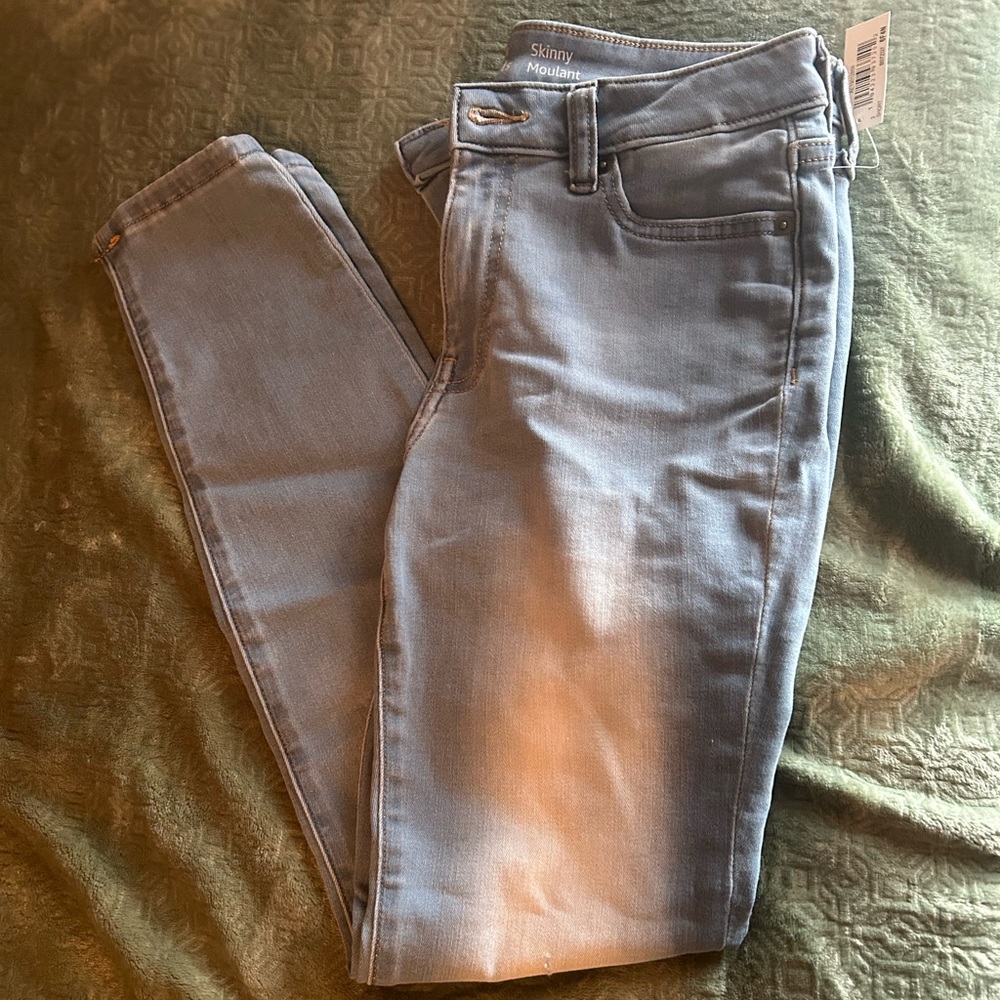 NWT Amazon Essentials Skinny Moulant Size 2 Short
